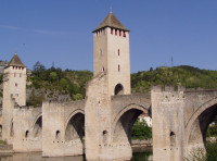 Pont Valentré à Cahors : histoire et architecture d'un chef-d'œuvre médiéval